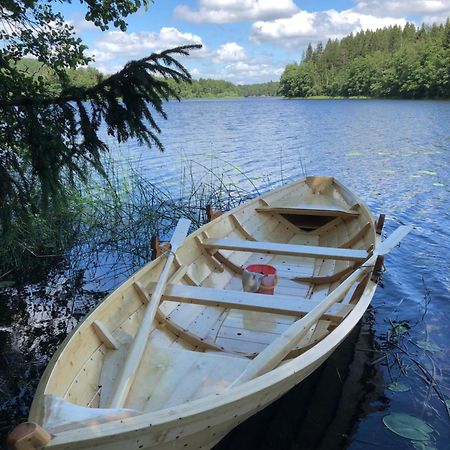 Tretopphytter Pa Grensen - Elghytta Med Robat Og Gjeddefiske Галден Екстер'єр фото